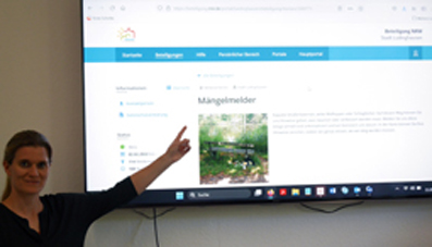 Anja Kleykamp präsentiert den Mängelmelder des Landes NRW