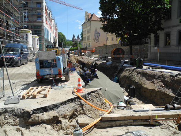 In der Innenstadt werden Fernwärmeleitungen verlegt 