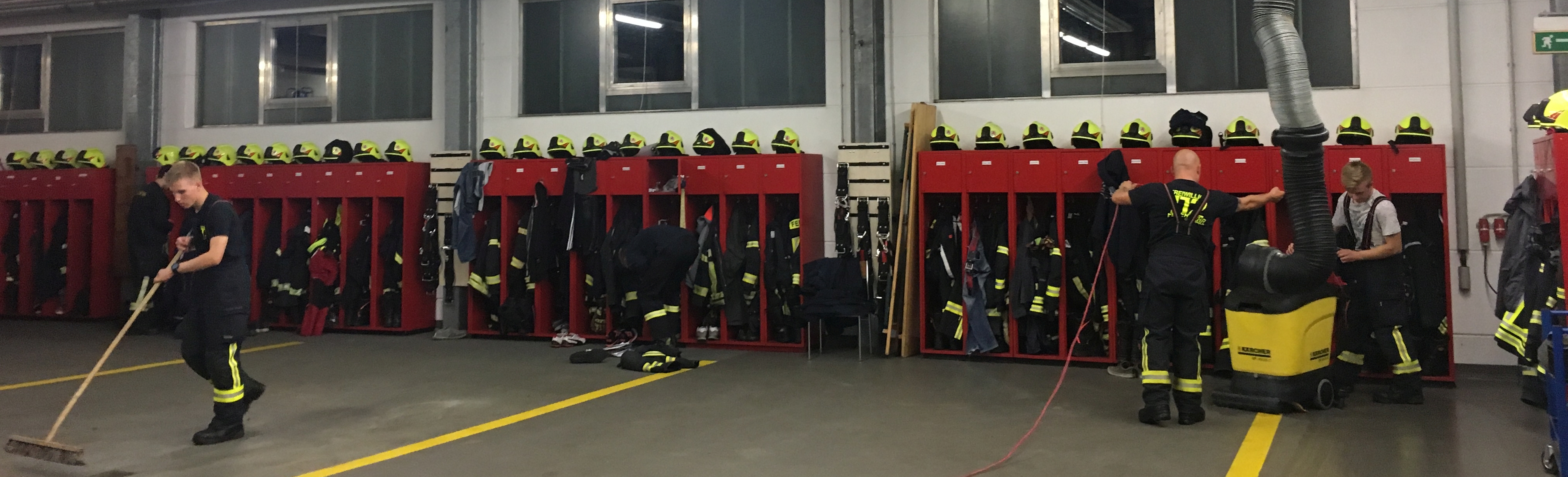 Die Gerätepflege ist nicht die spannendste Aufgabe der Freiwilligen Feuerwehr, aber sie ist essentiell wichtig, damit die Feuerwehrleute jederzeit vertraut mit ihrem Gerät sind.