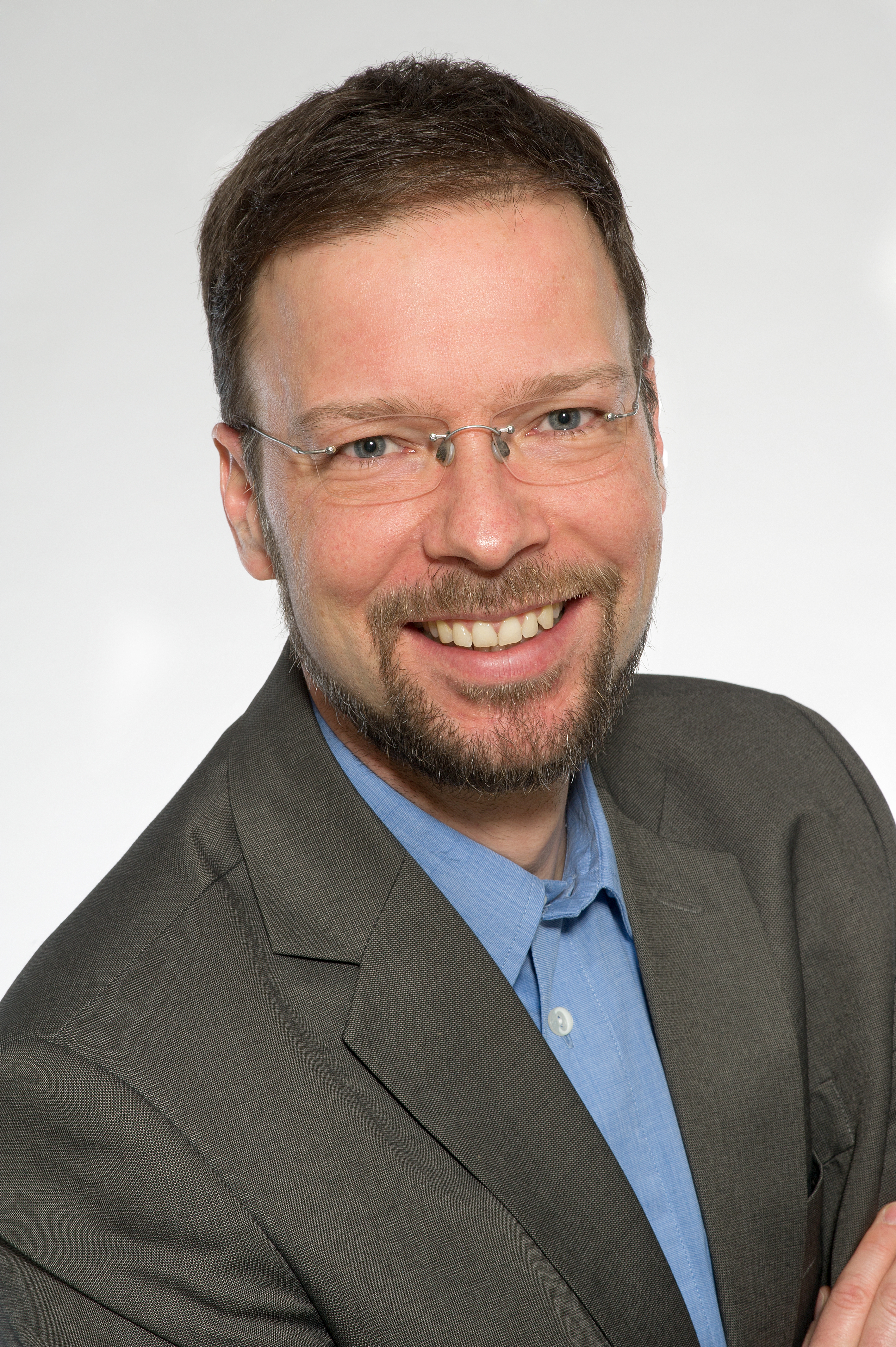Thomas Nitsche wuchs im thüringischen Zeulenroda auf, ist verheiratet und hat zwei Kinder. Der promovierte Politikwissenschaftler ist Mitglied der FDP und seit 2018 Oberbürgermeister der Stadt Jena.