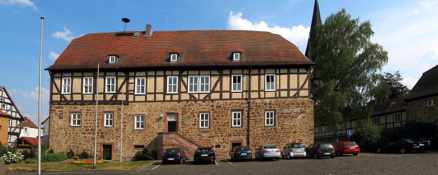 Neustadt in Mittelhessen hat Angst um den Datenschutz - Hier das Rathaus der Stadt