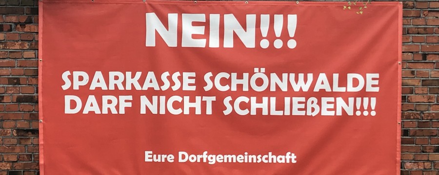 Stirbt die letzte Bank im Ort, ist der Frust der Bürger groß - doch häufig bleibt der Protest ohne Wirkung. Was wirklich hilft sind alternative Ideen, wir stellen Beispiele aus Kommunen vor!