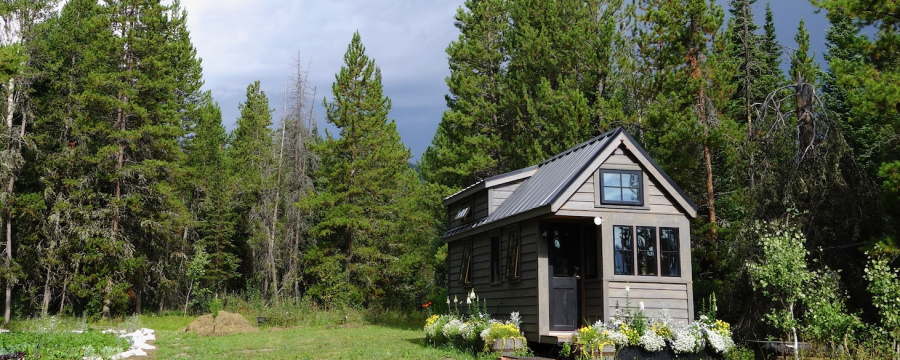 Tiny Houses gelten als neue, moderne Möglichkeit im Kampf gegen Wohnungsmangel - doch sie sind viel mehr. Das zeigt sich auch, weil konkrete Planungen vor allem in kleineren Kommunen laufen - aus guten Gründen!