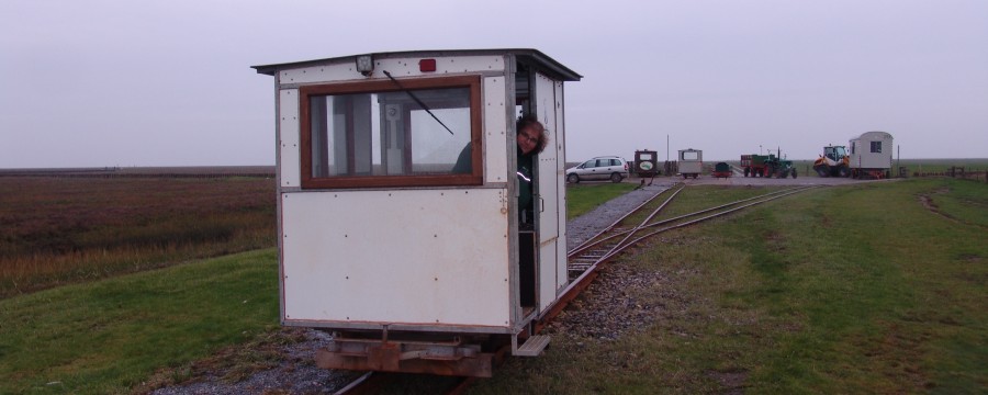 Ruth Hartwig-Kruse fährt jeden Tag mit der Schmalspurbahn zum Rathaus von Nordstrand.