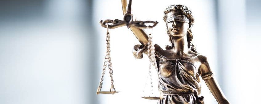 Hasskommentare sind schlimm genug - Urteile, wie das aus Berlin jedoch zerstören zusätzlich das Vertrauen in Demokratie, Staat und Justiz - ein Kommentar von Christian Erhardt