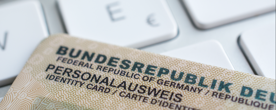 Der Personalausweis soll künftig auf dem Handy verfügbar sein - digital und rechtssicher