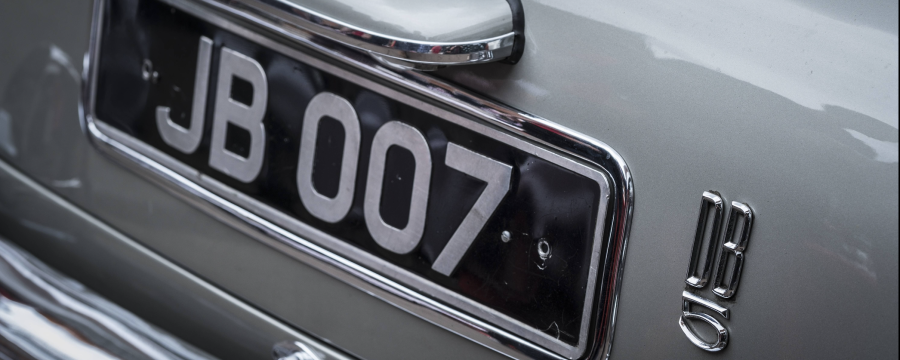 Bürgermeister Olbrich fühlt sich wegen eines Peilsenders an seinem Privatauto wie in einen schlechten 007 Film versetzt...