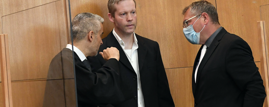 Seit dem Mord am Regierungspräsidenten Lübcke steht das Thema "Gewalt gegen Kommunalpolitiker" stärker im Fokus der Öffentlichkeit - hier Bilder vom Prozess gegen den mutmasslichen Täter vom Montag, 6. Juli