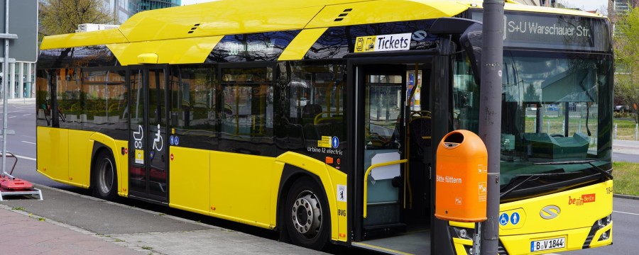 Die BVG hilft Künstlern mit ihrem Vertriebsnetz. Jedes Ticket kann mit einem freiwilligen Kultur-Aufschlag gekauft werden.