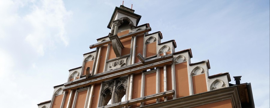 Das  bei einem Brand beschädigte Straubinger Rathaus soll wiederaufgebautt werden.