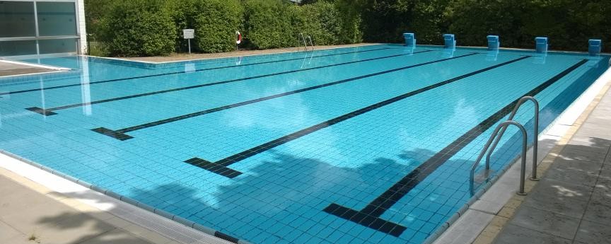 Dient das Schwimmbad der Erholung, gilt ein höherer Steuersatz, sagt ein Urteil...welche Auswirkungen das auf die Eintrittspreise hat...