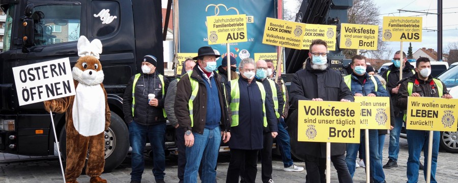 Corona-Gipfel läutet Ende der Maßnahmen ein - zuletzt waren die Forderungen nach einem Ende der Maßnahmen immer lauter geworden, wie hier auf einer Demonstration von Gewerbetreibenden in Rostock