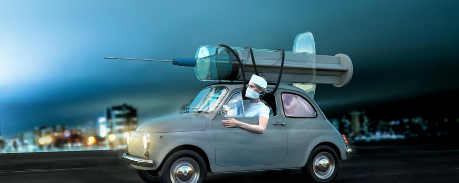 Impfpflicht: Flüchten Pflegekräfte - Symbolbild Spritze auf Auto