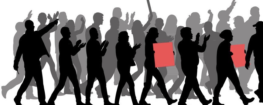 Spaziergänger sind nur ein kleiner Teil derjenigen, die mit den Corona-Maßnahmen nicht einverstanden sind - das Potential für Proteste ist laut Umfragen deutlich höher - wer die Spaziergänger sind und was sie denken...