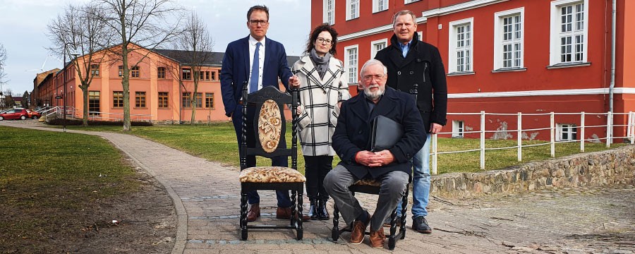 Gruppenbild mit Stühlen -Amtsauflösung Oder-Welse