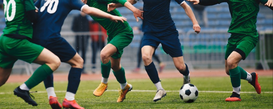 Fußballspieler auf Platz