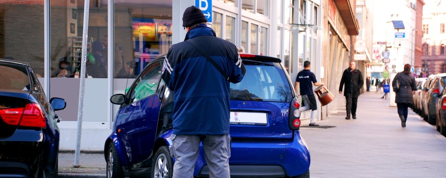Falsch geparkter Wagen