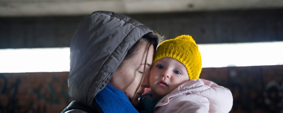 Mutter mit Kind Flüchtlinge Ukraine