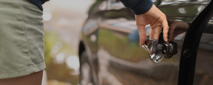 Autotür wird zugemacht