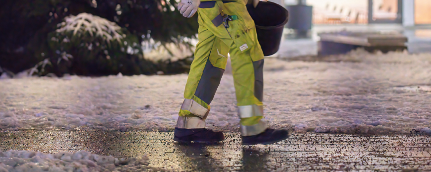 Kampf gegen Glatteis - von Gurkenwasser bis zu Mikrokapseln im Asphalt - was es schon gibt
