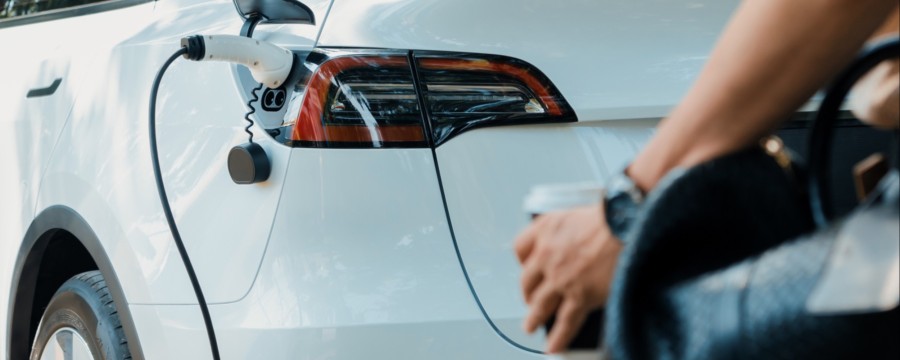 Egal ob Elektroauto oder Verbrenner - Fahrer von SUV-Fahrzeugen droht ein Park-Hammer mit drastischen Gebührenerhöhungen
