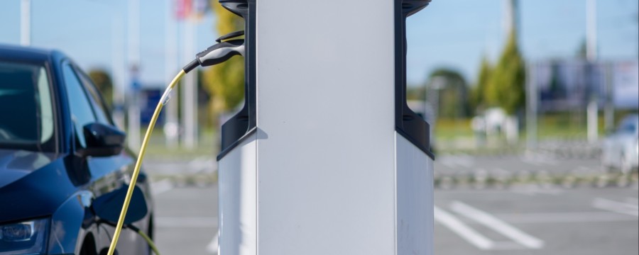 Deutschlands Stadtwerke müssen ihre E-Ladesäulen teils zwangsweise verkaufen