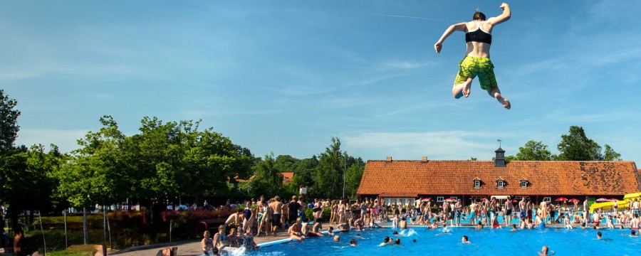 Sprung ins Freibad