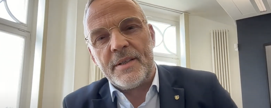 Rücktritt per Youtube-Video - der Landrat von Mittelsachsen tritt zurück. Grund: "Mandatsträger sind zu Freiwild geworden"