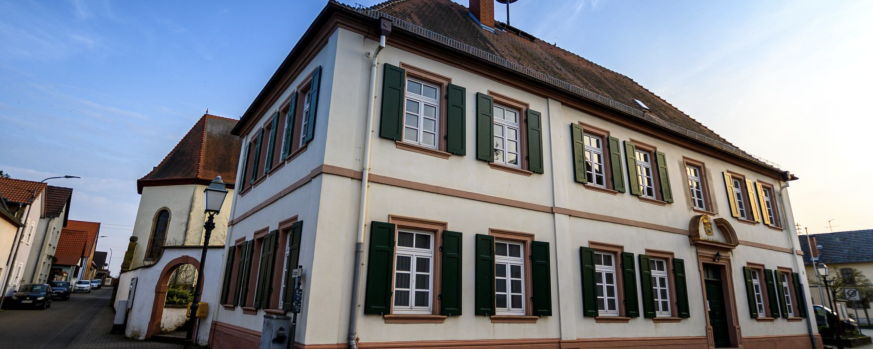 Vor genau einem Jahr traten hier im Rathaus Bürgermeister und Gemeinderat geschlossen zurück - was seither passiert ist