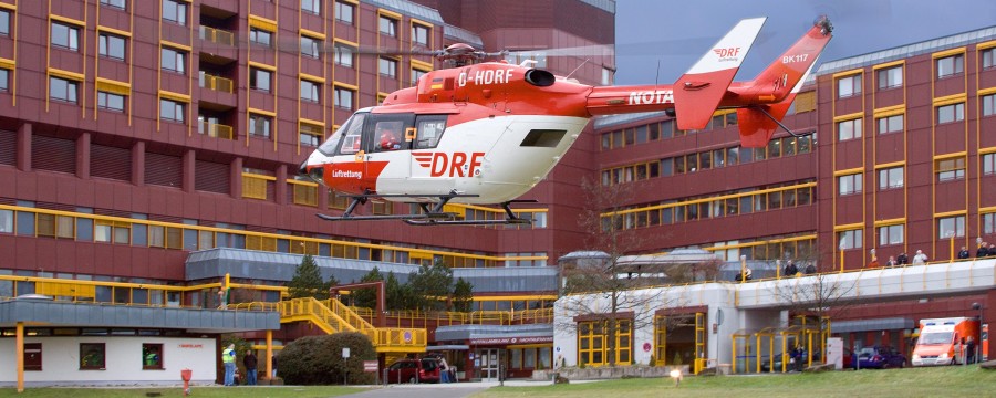 Krankenhaus in Gummersbach, Hubschrauber landet