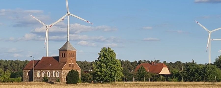 In Mühlenfließ haben die Einwohner mit den großen Windrädern kein Problem.