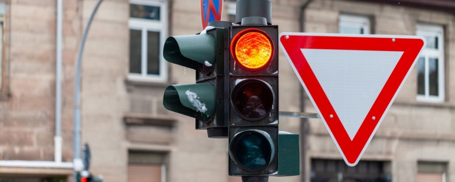 Viele Ampelanlagen - hier ein Symbolbild aus Nürnberg - können von Hackern schnell unter ihre Kontrolle gebracht werden