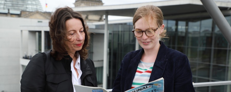 Karo Otte, niedersächsische Bundestagsabgeordnete mit KOMMUNAL-Redakteurin Gudrun Mallwitz