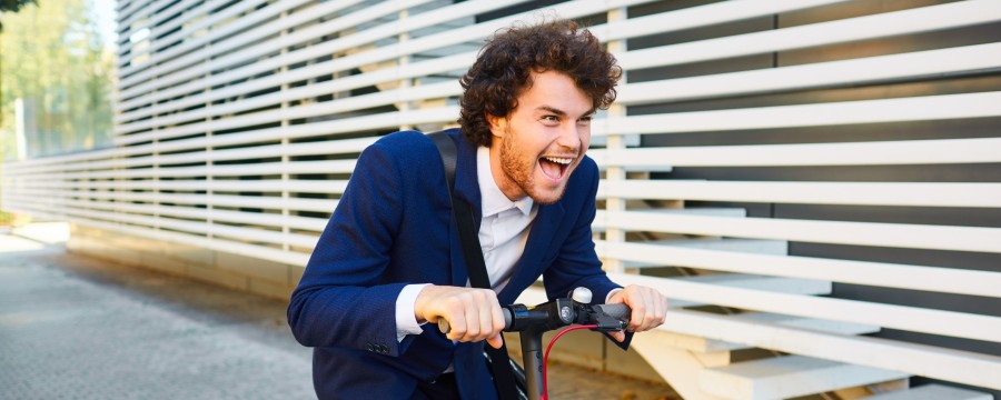E-Scooter-Fahrer unterwegs