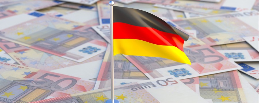 Absurde Regeln für das Deutschlandticket - einige Schüler bekommen das deutschlandweite Ticket, andere müssen ein Regionalticket nutzen - ein Landrat zieht vor das Bundesverfassungsgericht