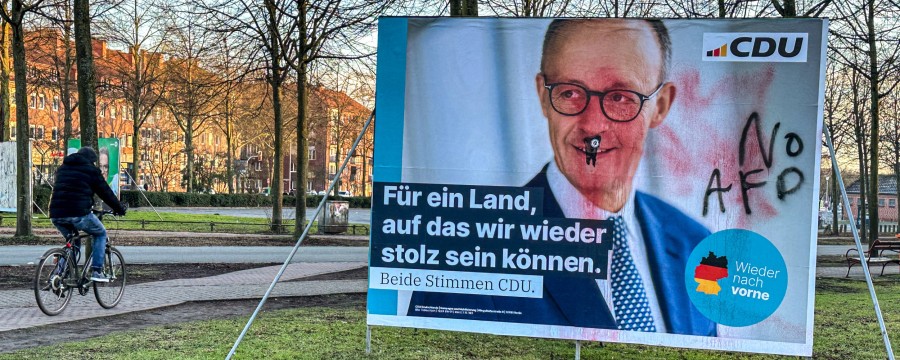 Wahlplakate werden beschmiert wie selten zuvor - hier ein aktuelles Beispiel vom Sonntag (2. Februar) in Münster