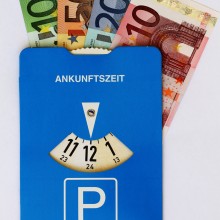 Wer bei der Parkscheibe gegen Recht  verstößt, riskiert Knöllchen