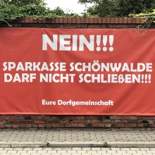 Stirbt die letzte Bank im Ort, ist der Frust der Bürger groß - doch häufig bleibt der Protest ohne Wirkung. Was wirklich hilft sind alternative Ideen, wir stellen Beispiele aus Kommunen vor!