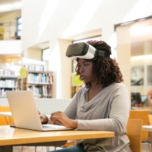 Auch Bibliotheken im ländlichen Raum sollen die Möglichkeit haben VR-Brillen, 3D-Drucker und Maker Spaces anzubieten. Dafür soll nun das Soforthilfeprogramm des Bundes sorgen.