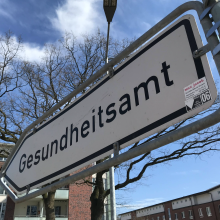Beim Gesundheitsamt versuchen die Mitarbeiter, so viele Informationen wie möglich zu sammeln