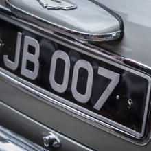 Bürgermeister Olbrich fühlt sich wegen eines Peilsenders an seinem Privatauto wie in einen schlechten 007 Film versetzt...