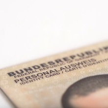 Streit um den neuen Personalausweis - was auf Bürger und Kommunen zukommt