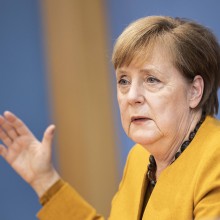Kanzlerin Merkel erklärt um kurz vor 22 Uhr die neuen Corona-Lockdown Ergebnisse