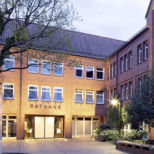 Deutschlands erstes Drive-In-Impfzentrum steht in Bremervörde - hier das Rathaus der Stadt