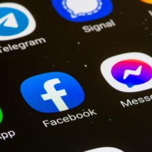 Ein Facebook-Verbot für Kommunen rückt näher - wer gewinnt im Streit zwischen dem Datenschutzbeauftragten und der Bundesregierung?