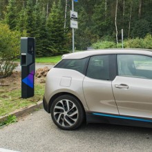 Die E-Mobilität ist eine Herausforderung auch für Kommunen - welche Vorteile sie E-Autofahrern einräumen dürfen