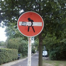Schild bemalt street art 