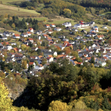 Simmertal ist eine beschauliche Gemeinde - Querdenker-Demos haben jedoch die vergangenen Monate geprägt - und nun zum Rücktritt der Bürgermeisterin geführt 