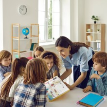 Kinder mit Betreuerin 