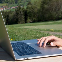Laptop auf dem Land